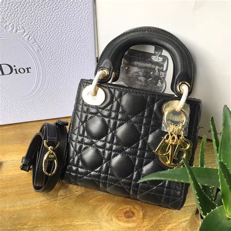 comprar replicas de cristian dior|Copias de los bolsos de Dior baratas y muy chic.